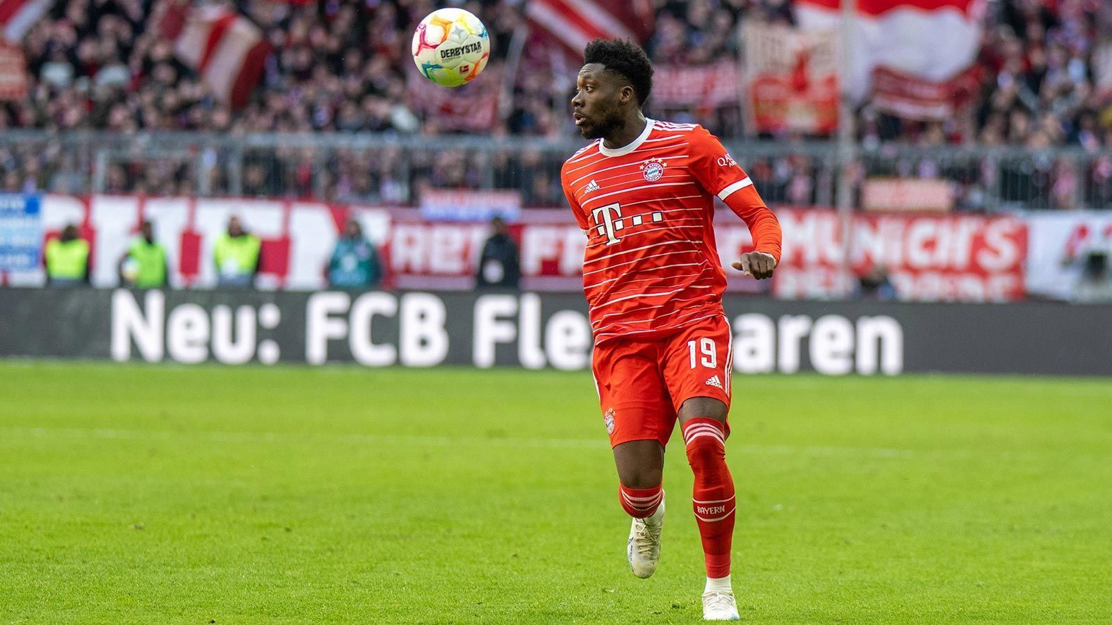 
                <strong>Alphonso Davies</strong><br>
                Hat seine linke Offensivseite überwiegend gut im Griff. Gönnt sich daher sogar einige Ausflüge in andere Bereiche des Spielfelds. Läuft bei seinem Treffer zum 5:2 perfekt ein und behält die Übersicht. Bekommt bei seiner Auswechslung in der 78. Minute stehenden Applaus. ran-Note: 2
              