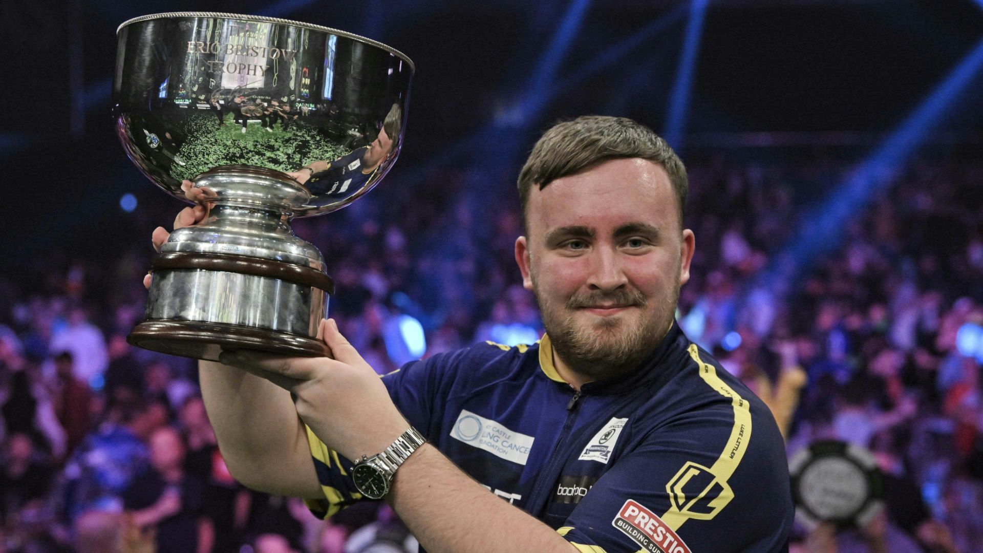 <strong>Luke Littler (England) - The Nuke</strong> <br>Der Shootingstar der vergangenen WM und einer der Top-Favoriten auf den Titel 2025. "The Nuke" ist im englischen der Begriff für eine Kernwaffe. Damit spielt der Spitzname auf die enorme Scoring-Power des 17-Jährigen an.