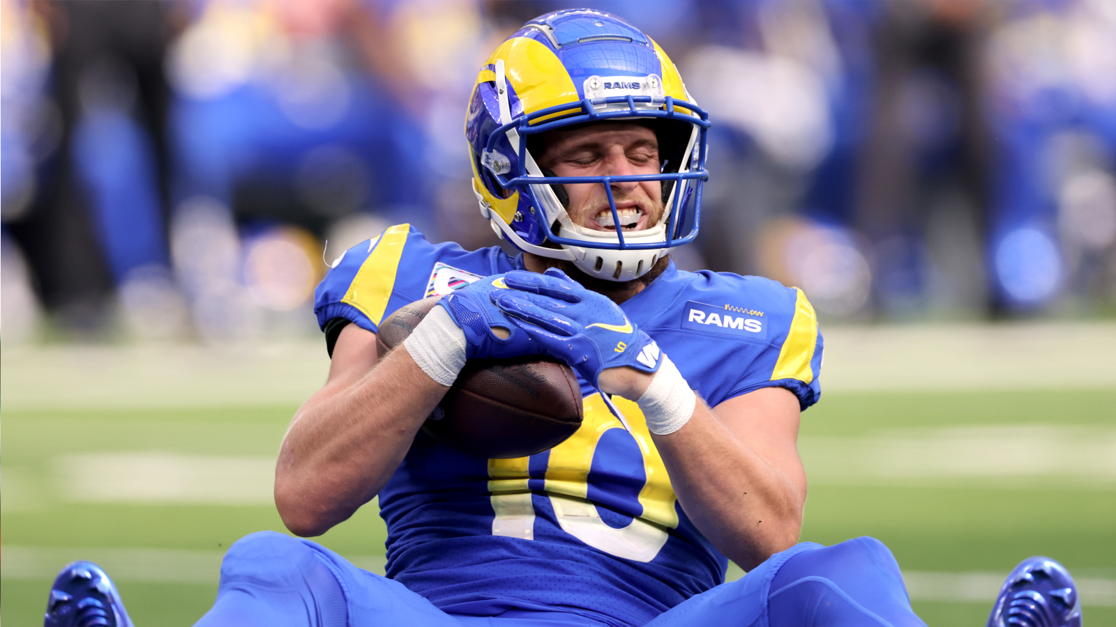 
                <strong>Die meisten Receiving Yards</strong><br>
                &#x2022; Cooper Kupp (Los Angeles Rams) mit<strong> 1.947 -</strong><br>&#x2022; Justin Jefferson (Minnesota Vikings) mit<strong> 1.616 -</strong><br>&#x2022; Davante Adams (Green Bay Packers) mit <strong>1.553 - </strong><br>Die komplette Statistik im Datencenter >> 
              