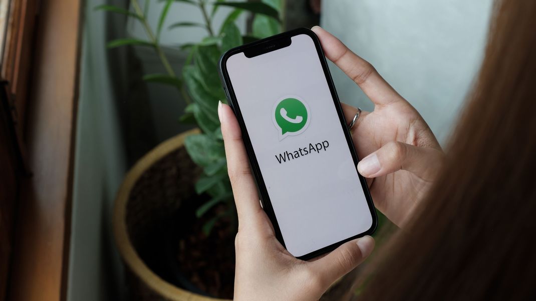 WhatsApp wird als Messenger von vielen benutzt. Betrüger:innen machen sich dies zunutze, um an Geld und persönliche Daten zu gelangen.