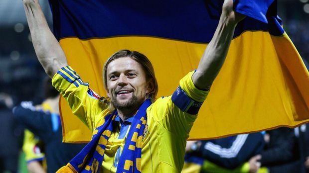 
                <strong>Ukraine - Anatoliy Tymoshchuk</strong><br>
                Ukraine - Anatoliy Tymoshchuk: Offiziell ist der frühere Münchner immer noch Kapitän des Co-Gastgebers der EM 2012. Doch in letzter Zeit kam Tymoshchuk, mittlerweile in Kasachstan bei Kairat Almaty aktiv, in der Nationalmannschaft nicht mehr regelmäßig zu Einsätzen. Dann trugen Ruslan Rotan oder Vyacheslav Shevchuk die Kapitänsbinde.
              