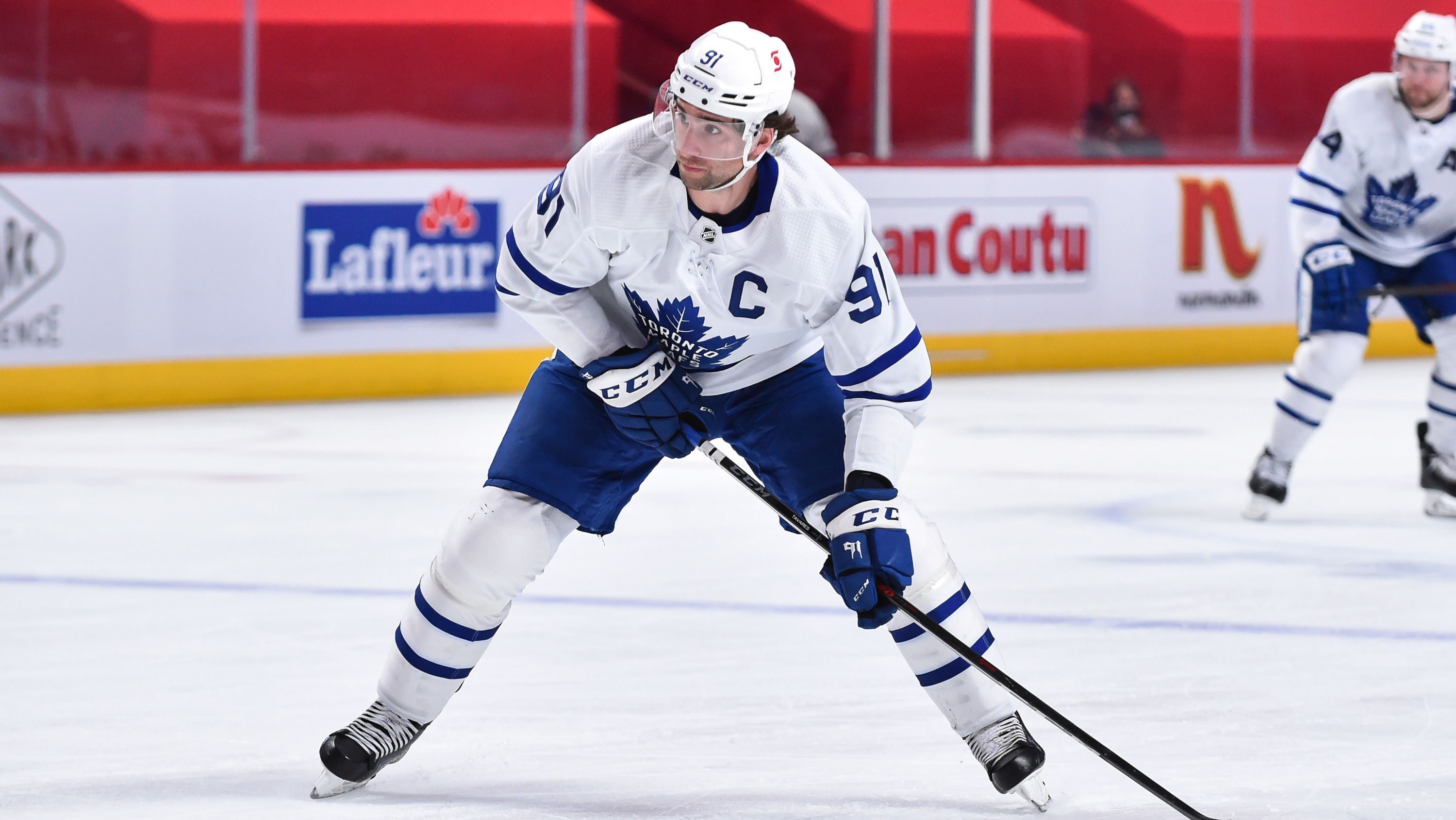 
                <strong>Platz 6 (geteilt): John Tavares (Toronto Maple Leafs)</strong><br>
                &#x2022; Jahresgehalt: 11 Millionen US-Dollar<br>&#x2022; Dauer: 7 Jahre<br>&#x2022; Gesamt: 77 Millionen US-Dollar<br>&#x2022; Signing Bonus: 70,9 Millionen US-Dollar<br>
              