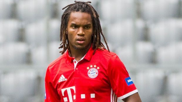 
                <strong>Mittelfeld: Renato Sanches (FC Bayern München)</strong><br>
                Sanches wurde von der UEFA zum besten Nachwuchsspieler der EM 2016 gewählt. Benfica Lissabon verkaufte das Eigengewächs für kolportierte 35 Millionen Euro an den FC Bayern. Angeblich kann die Ablösesumme durch Bonuszahlungen auf 80 Millionen Euro steigen. Der Portugiese überzeugt durch seine Übersicht, Ausdauer und Physis.
              