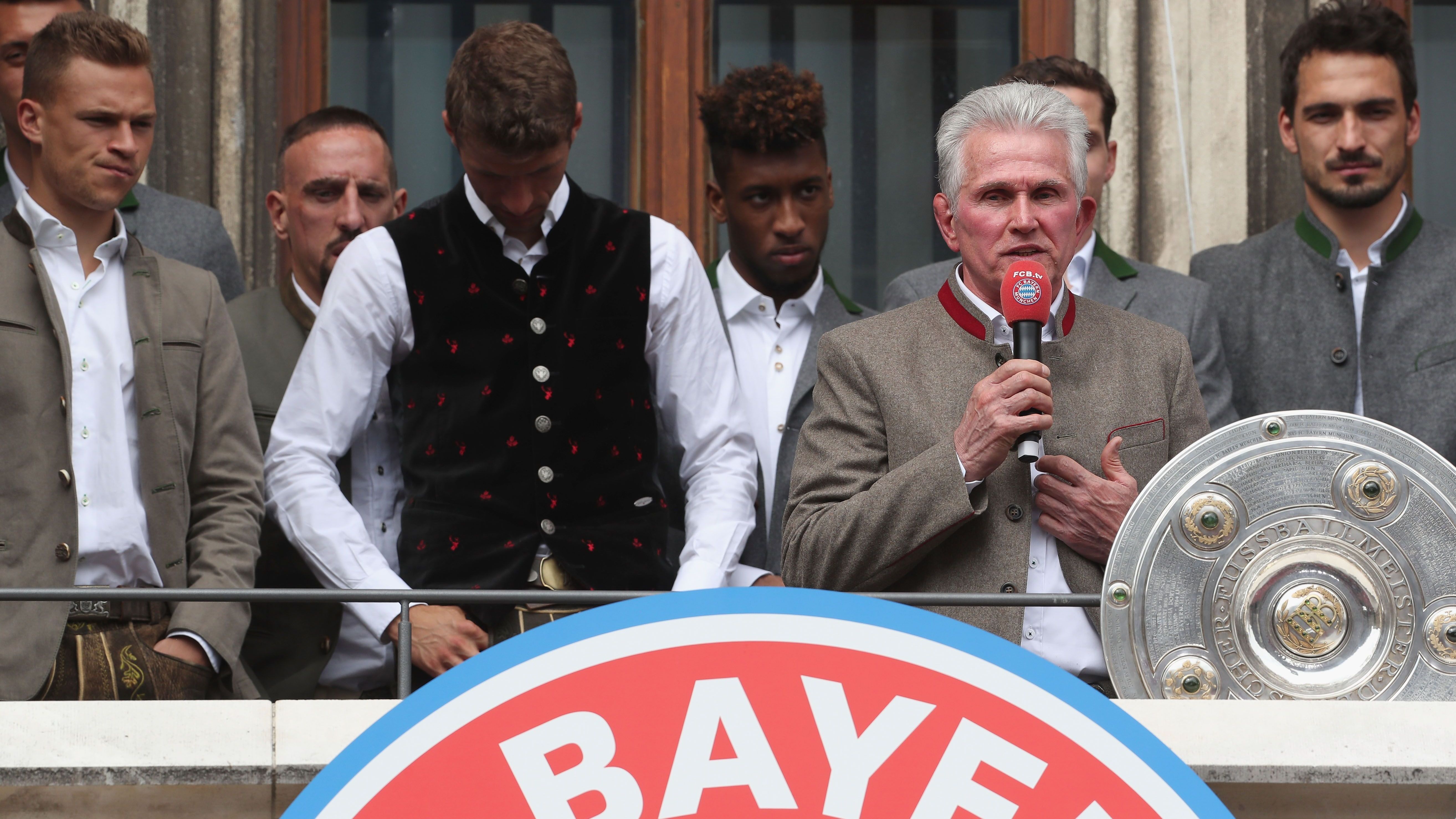 <strong>Jupp Heynckes (Karriereende)</strong><br>Nach seinem dritten Engagement beim FC Bayern beendete Heynckes 2013 mit dem Triple seine Karriere. Nach Hoeneß'schen Hilferufen nach Ancelottis Entlassung im Herbst 2017 ließ sich "Don Jupp" noch einmal überreden und holte noch ein letztes Mal die Meisterschaft. Seit 2018 ist endgültig Ruhehstand angesagt.