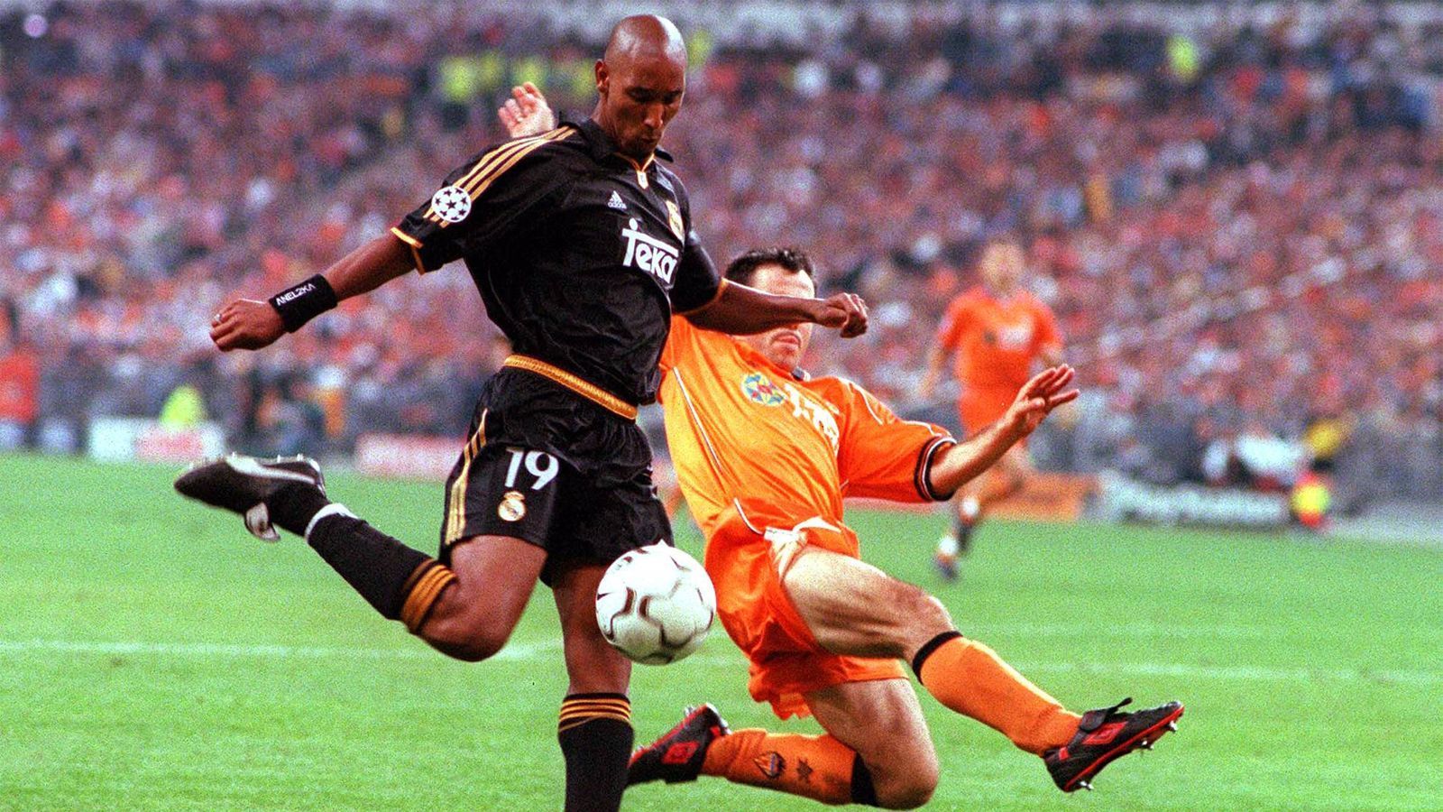 
                <strong>1999/2000 - Real Madrid - FC Valencia</strong><br>
                &#x2022; <strong>Ergebnis:</strong> 3:0 (1:0) - <br>&#x2022; <strong>Tore:</strong> 1:0 Fernando Morientes (39.) , 2:0 Steve McManaman (67.) , 3:0 Raul (75.)  <br>
              