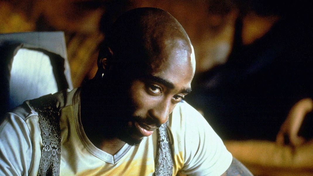 Vor 27 Jahren wurde Tupac Shakur ermordet, bis jetzt wurde sein Mörder nicht gefasst. Jetzt wurde ein Tatverdächtiger festgenommen. So reagiert Tupacs Familie