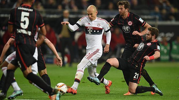 
                <strong>Arjen Robben</strong><br>
                Arjen Robben: Nicht mit dem gleichen Monster-Antritt wie Costa unterwegs. Dafür ständig agil und heiß auf den Ball. Wechselt häufig die Seite. Bildet gemeinsam mit Coman auch immer wieder ein Duett auf einem Flügel. Trotzdem zu wenig Durchschlagskraft - erstes Spiel ohne Torschuss seit vier Jahren. ran-Note: 3-
              