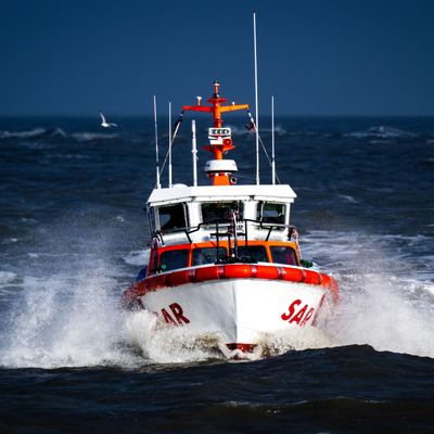 Schiffe und Hubschrauber suchen auf Nordsee nach vermisstem Seemann