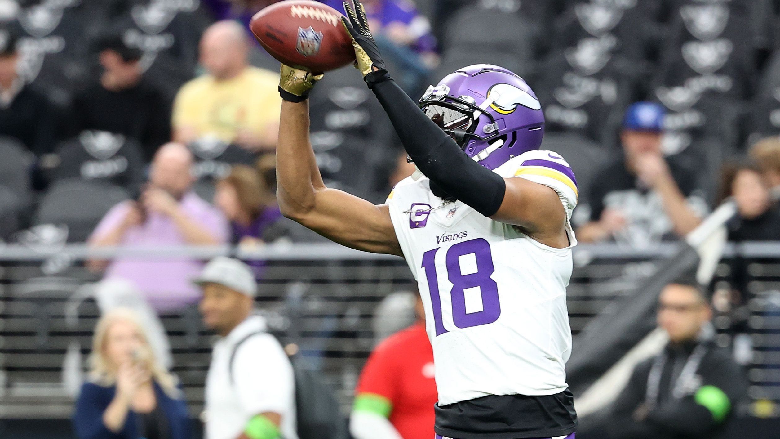 <strong>Wide Receiver<br></strong>1. Platz: Justin Jefferson (Vikings, Foto) - 35 Millionen US-Dollar über vier Jahre<br>2. Platz: CeeDee Lamb (Cowboys) - 34 Millionen US-Dollar über vier Jahre<br>3. Platz: AJ Brown (Eagles) - 32 Millionen US-Dollar über drei Jahre<br>4. Platz: Amon-Ra St. Brown (Lions) - 30,002 Millionen US-Dollar über vier Jahre<br>5. Platz (geteilt): Tyreek Hill (Dolphins) - 30 Millionen US-Dollar über drei Jahre<br>5. Platz (geteilt): Brandon Aiyuk (49ers) - 30 Millionen US-Dollar über vier Jahre