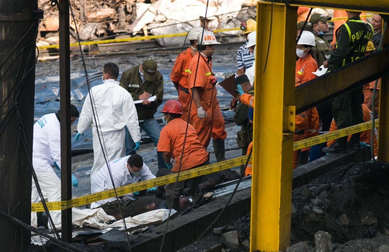 Juni 2010 - Amagá (Kolumbien): Durch eine Methangasexplosion stürzt eine Kohlegrube in Kolumbien ein. Mindestens 73 Menschen kommen ums Leben. In der Woche vor dem Unglück war die Anlage auf ihre Sicherheit überprüft worden. Das Ergebnis: Gasmelder und eine Entlüftungsanlage fehlten.