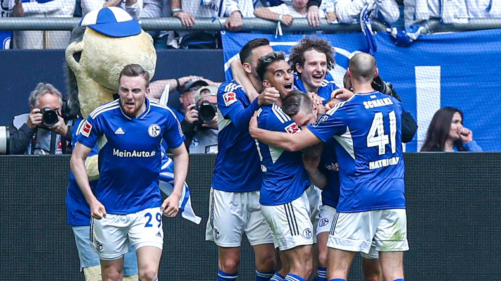 
                <strong>Schalke schlägt dank Polter zurück</strong><br>
                17:13 Uhr: Unglaublich, Schalke trifft zum 2:2-Ausgleich! Der eingewechselte Sebastian Polter lässt die blau-weißen Fans komplett ausrasten. Geht hier sogar noch mehr?12. Bremen -12 3613. Hoffenheim -10 3514. Augsburg -16 3415. Schalke -34 3116. Bochum -36 3117. Stuttgart -15 2918. Hertha -27 28
              