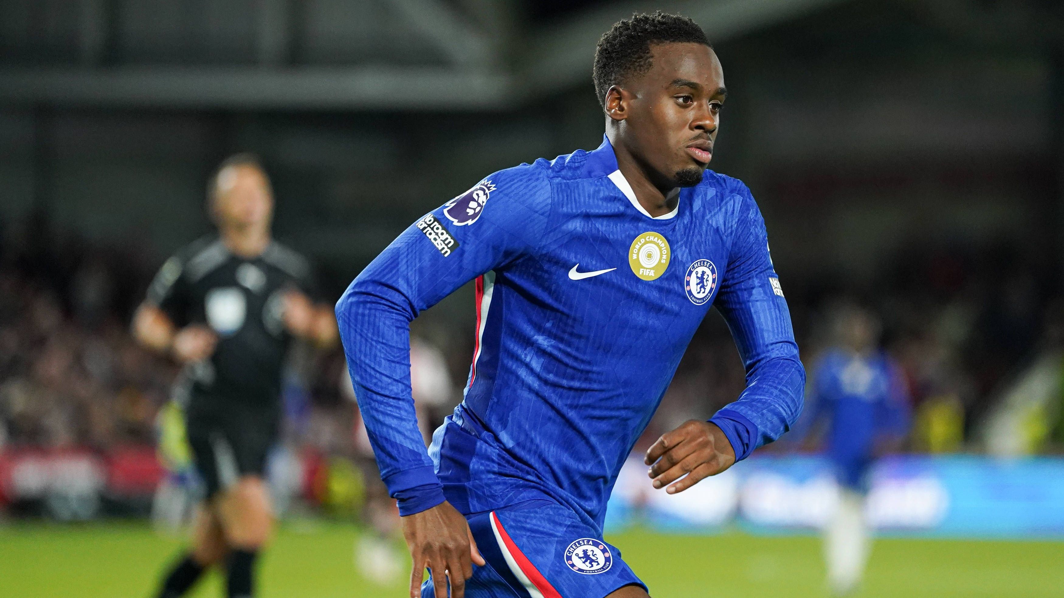 <strong>Jamie Gittens (FC Chelsea)</strong><br>Der Engländer konnte bereits beim BVB in der Rückrunde der Vorsaison keine wirklichen Akzente mehr setzen. Dies hat sich nach seinem Wechsel zum FC Chelsea nicht geändert. Gittens ist noch ohne Torbeteiligung und hat Probleme, sich gegen die starke Konkurrenz zu behaupten. Der Youngster pendelt zwischen Bank und Startelf, wurde aber dann auch oft früh ausgewechselt.