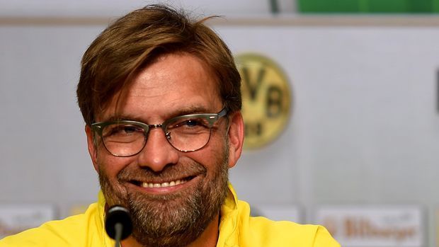 
                <strong>Jürgen Klopp</strong><br>
                Jürgen Klopp: "Er ist der ideale Mann", ist sich Ex-Gladbacher Berti Vogts sicher. Klopp selbst hatte zuletzt betont, dass es kein Top-Verein sein müsse, bei dem er als nächstes anfängt. Aktuell legt der ehemalige BVB-Coach ein Sabbatical ein. Sein Berater hat bereits mitgeteilt, dass Klopp nicht zu den Fohlen geht. Er wird auch als Nachfolger von Pep Guardiola bei den Bayern gehandelt.
              