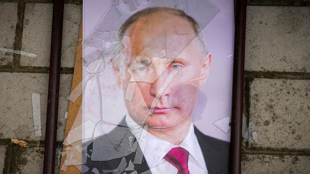 Ein russischer Geheimdienstler sagt einen Putsch gegen Putin voraus.