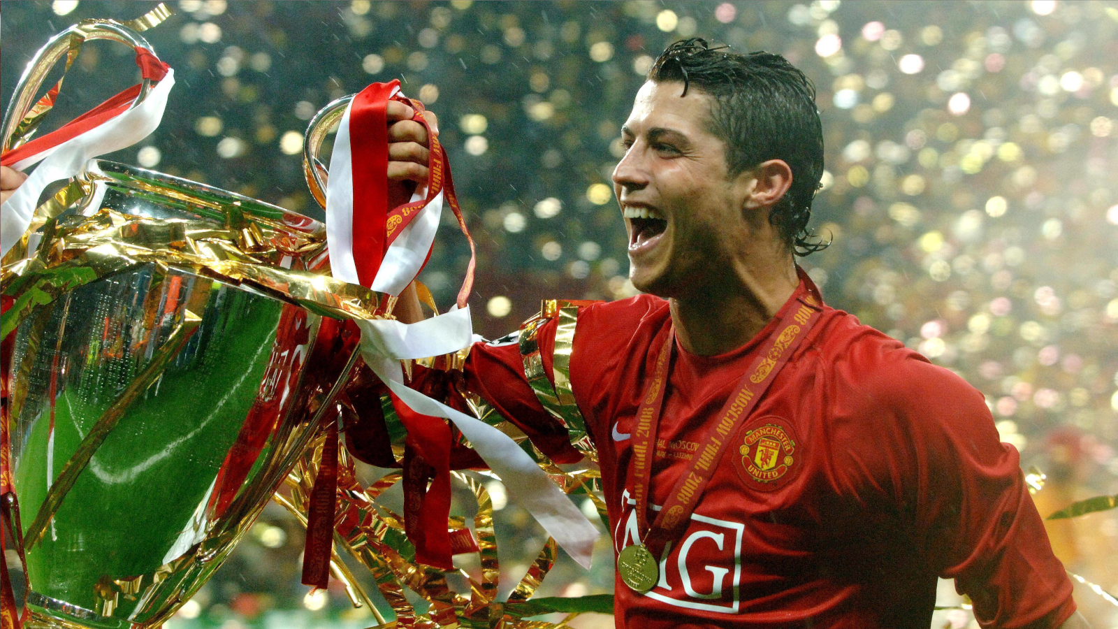 
                <strong>Erster Triumph in der Champions League</strong><br>
                Der größte Erfolg ist der Gewinn des Champions-League-Titels 2008. Ronaldo trägt in elf Spielen acht Tore bei und ist so einer der großen Stützen seines Teams.
              
