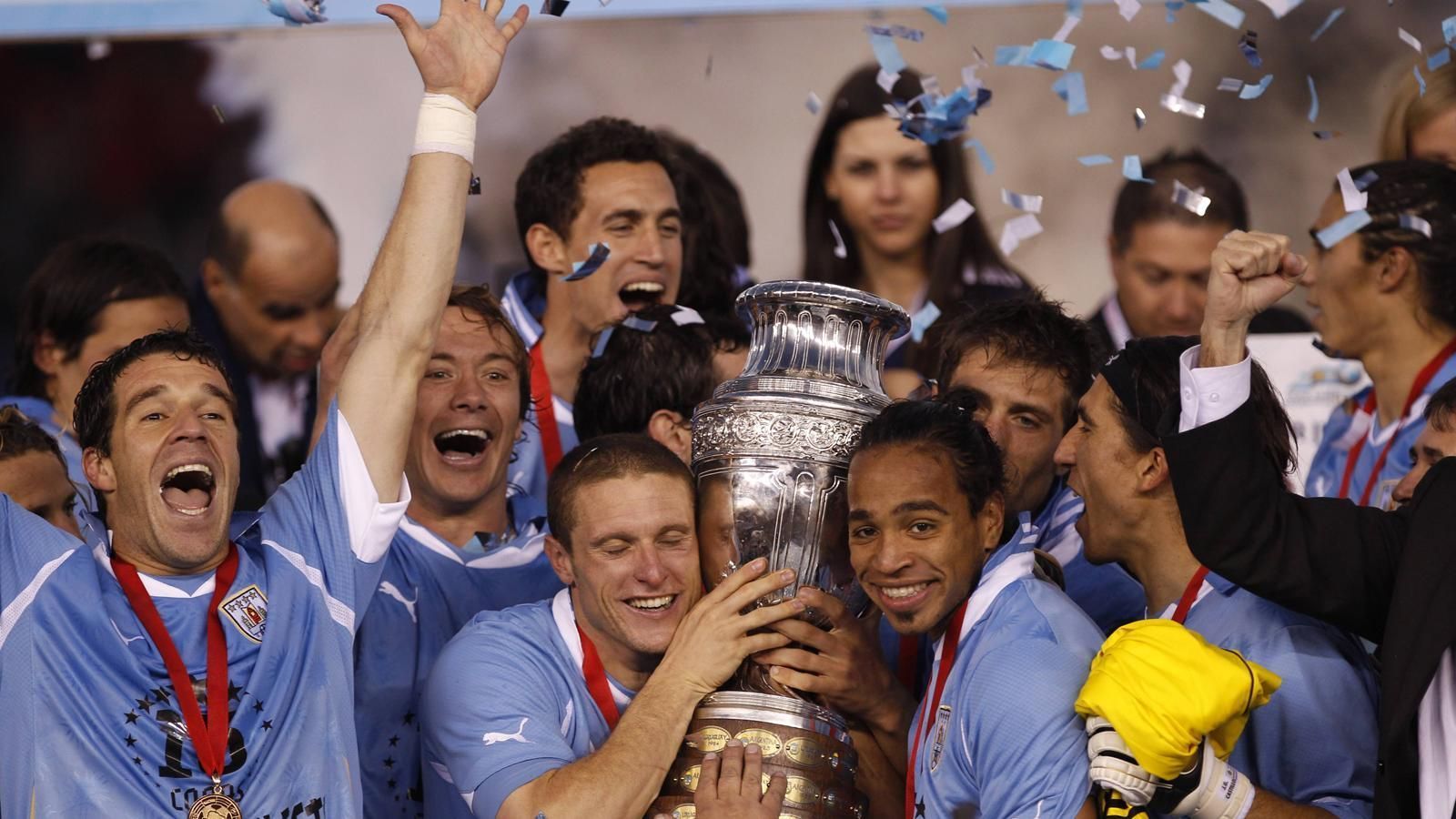 
                <strong>Platz 9: Uruguay (zwei Final-Teilnahmen)</strong><br>
                Im Copa-America-Finale: 1999, 2011Copa-America-Titel: 1 (2011)Beste WM-Platzierung: 4. Platz (2010)
              