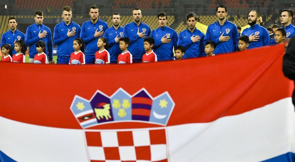 
                <strong>Kroatien</strong><br>
                Der letzte Spieltag in der Gruppe I war ein echtes Finale: Kroatien siegte auswärts gegen die Ukraine und sicherte sich dadurch den Playoff-Platz. Eigentlich galt Kroatien als Favorit auf die direkte WM-Quali. Immerhin haben sie mit Ivan Rakitic vom FC Barcelona und Luka Modric von Real Madrid zwei echte Top-Stars im Kader. Die Isländer mauserten sich jedoch zur großen Überraschung, gewannen die Gruppe und qualifizierten sich erstmals für eine WM. Kroatien muss deshalb "nachsitzen".
              