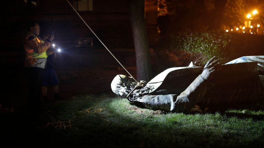 Die Statue von Albert Pike wird in Washington neu installiert – trotz Protest-Erinnerung.