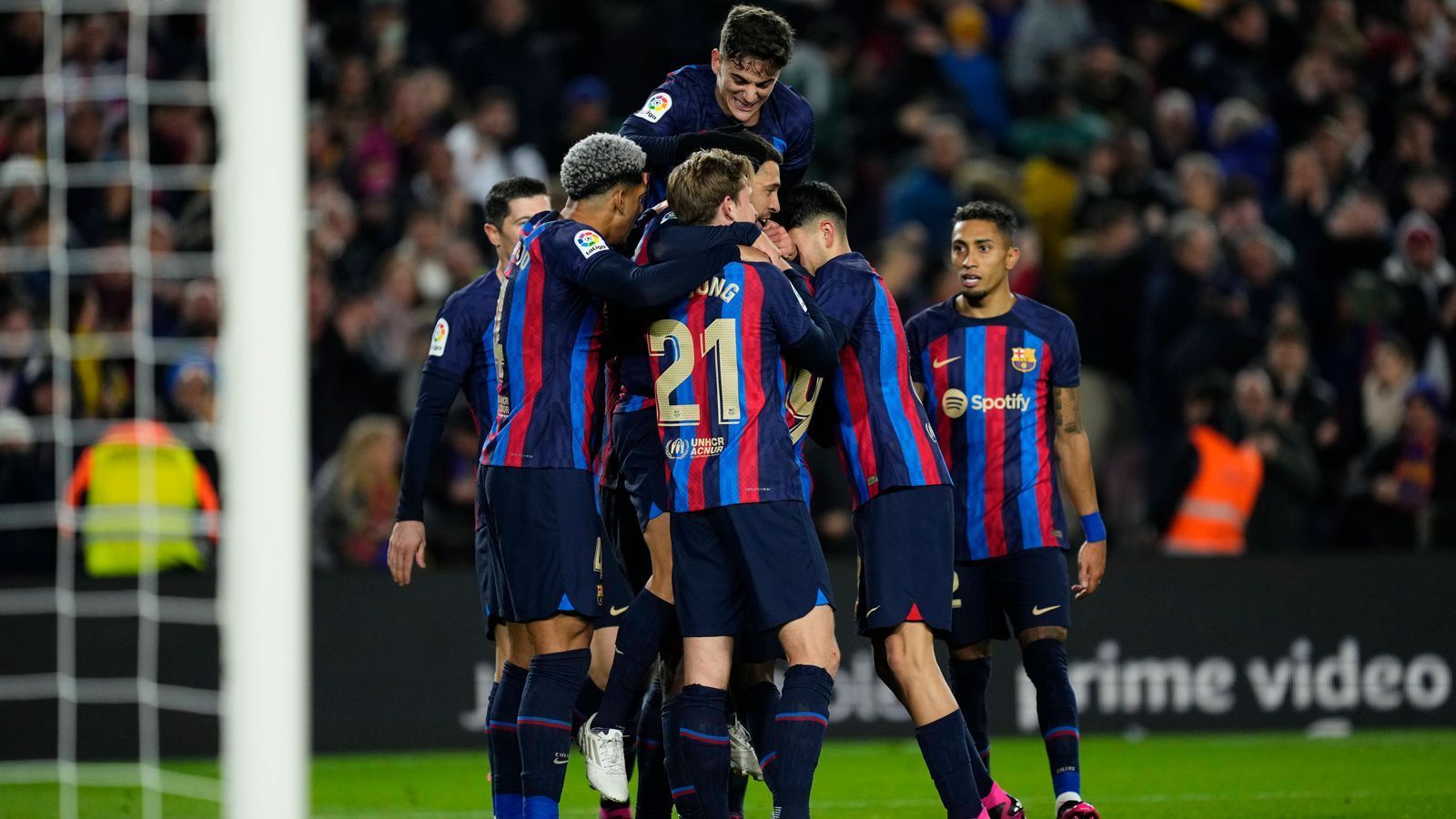 
                <strong>Platz 1: FC Barcelona - Spotify Camp Nou</strong><br>
                &#x2022; Zuschauerschnitt: 83.498<br>&#x2022; Zuschauer gesamt: 1.586.457<br>&#x2022; Kapazität: 99.354<br>&#x2022; Durchschnittliche Auslastung: 84,0 %<br>&#x2022; Heimspiele: 19<br>&#x2022; Ausverkaufte Spiele: 0<br>
              