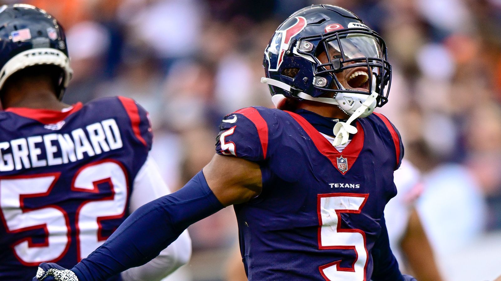 
                <strong>Platz 6: Jalen Pitre</strong><br>
                Team: Houston TexansPosition: SafetyDraft: 37. Stellebesondere Statistik: 39 Tackles, 2 Interceptions, 1 Sack, 2 Defended PassesPitre und Stingley werten als Duo die Texans-Defense extrem auf. Da der Safety gegen den Lauf und gegen den Pass gleichermaßen stark spielt, ist er in mehreren Spielzügen vielseitig einsetzbar. Er ist der einzige Spieler der NFL (!), der mehr als eine Interception, einen Sack und mehr als 35 Tackles hat. Herausragend.
              