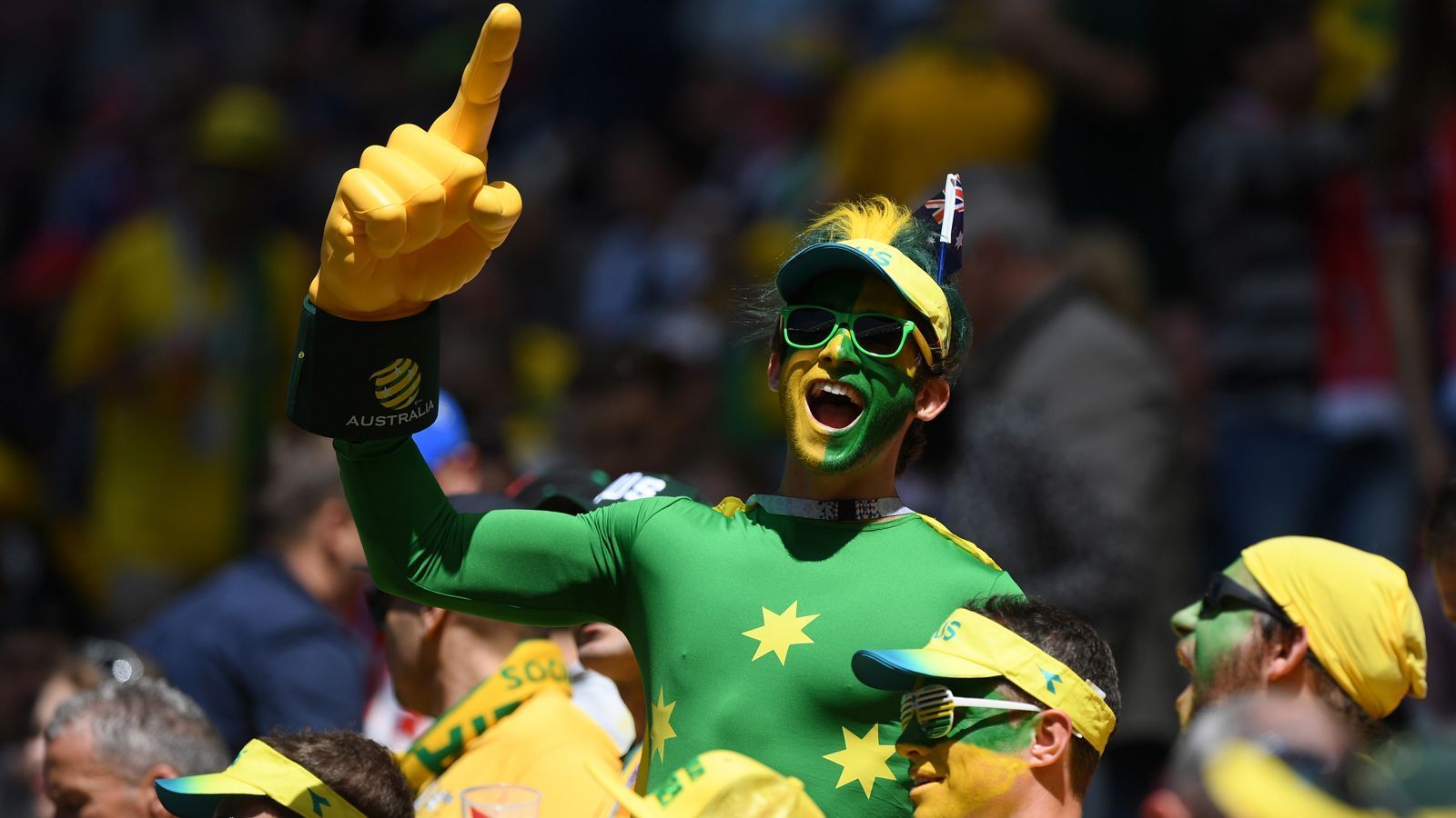 
                <strong>Fan aus Australien</strong><br>
                Farbenfroh in Gelb und Grün -das sind nicht etwa die Brasilianer, sondern in diesem Fall ein Australien-Anhänger.
              