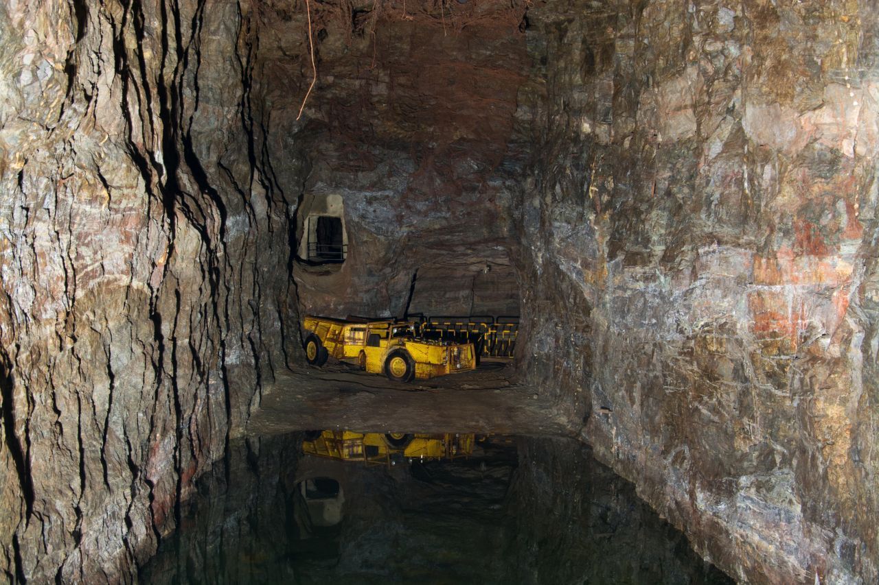 Zinnbergwerk Pöhla: In Pöhla können Besucher die größten Zinnkammern Europas bewundern. Bergführer führen in der Lagerstätte "Hämmerlein" in die Geheimnisse des Wismutbergbaus ein. 