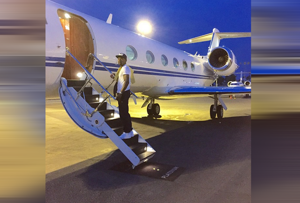 
                <strong>Mayweather nimmt gerne das Flugzeug</strong><br>
                "Ich hatte mal Lust, woanders shoppen zu gehen, also entschied ich mich, mein Privat-Flugzeug zu nehmen", erklärt "Money" diesen Schnappschuss auf Instagram.
              