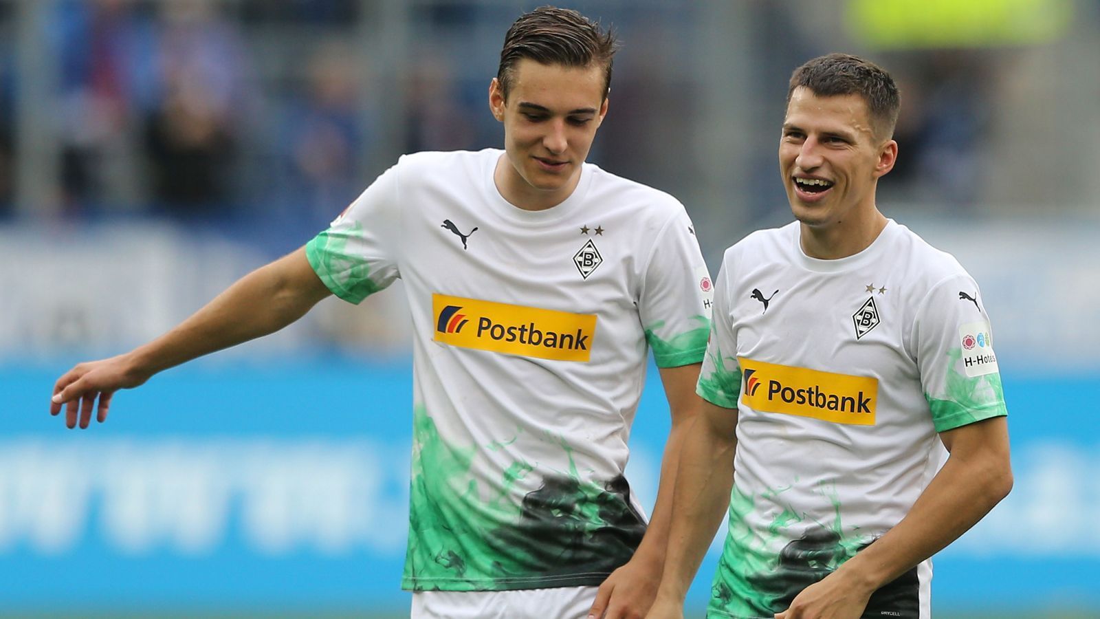 
                <strong>Borussia Mönchengladbach</strong><br>
                Diese Verträge laufen am längsten: Florian Neuhaus (li.), Stefan Lainer (re.), Mamadou Doucoure und Rocco Reitz (alle bis Ende Juni 2024)
              