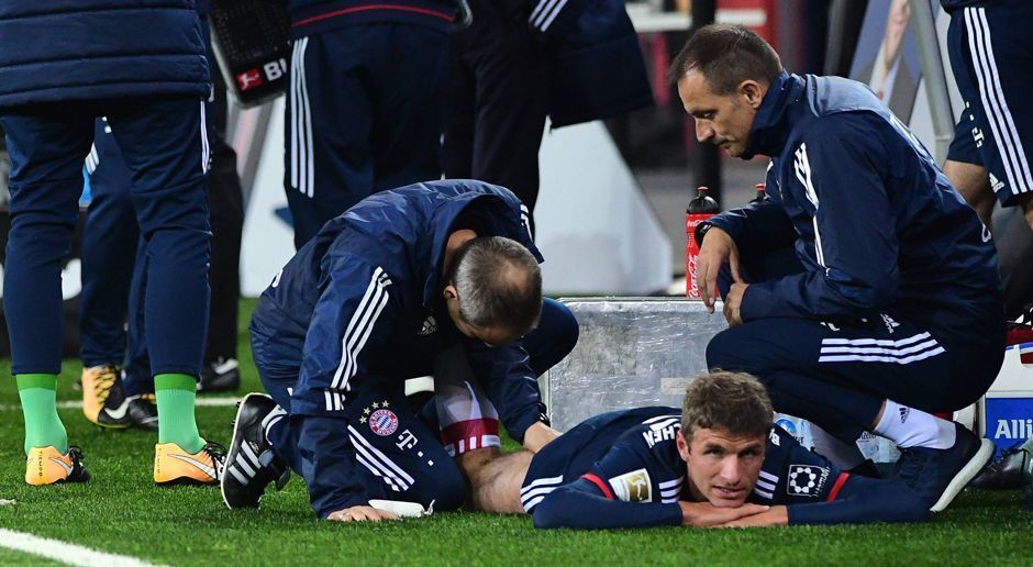 
                <strong>Thomas Müller (FC Bayern München)</strong><br>
                Zur Halbzeit für James eingewechselt, steuert er direkt die Vorlage zum Führungstreffer bei. Dabei verletzt er sich allerdings und muss postwendend wieder vom Platz. Ein kurzer, aber starker Auftritt. ran-Note: 2
              