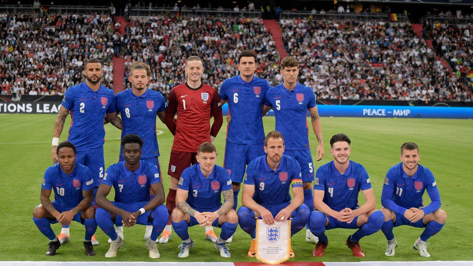 
                <strong>England - "Three Lions"</strong><br>
                "Three Lions" ist der Spitzname der englischen Nationalmannschaft, auf deren Wappen sich drei Löwen befinden. Es ist angelehnt an das Wappen Englands, das jedoch eigentlich drei Leoparden zeigt. 
              