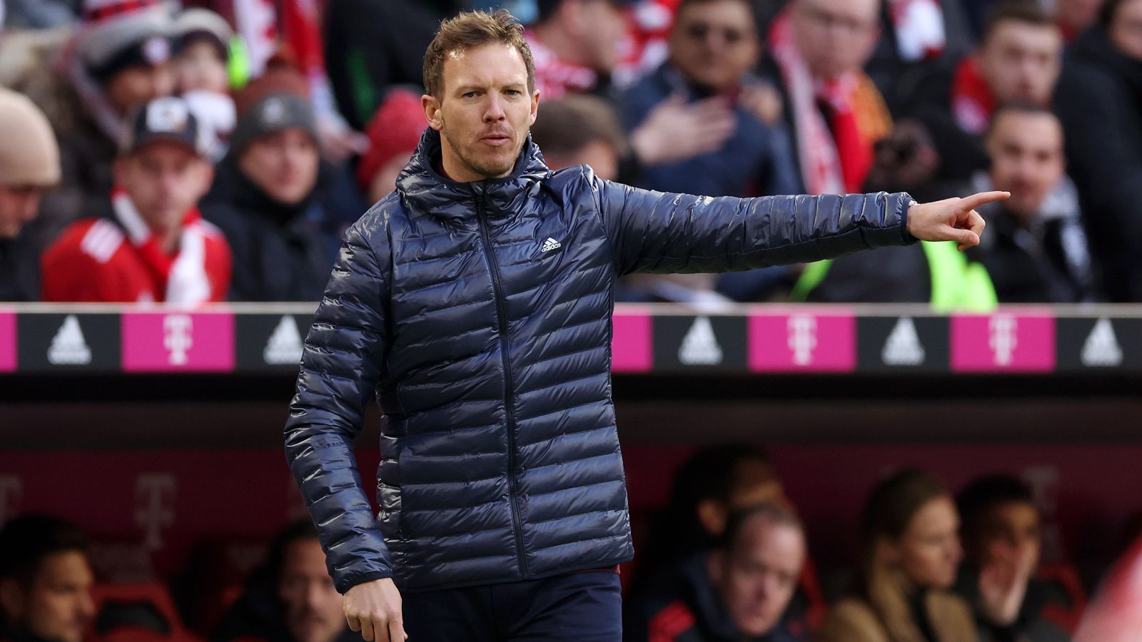 
                <strong>Pressestimmen zum Bayern-Aus von Trainer Julian Nagelsmann</strong><br>
                DEUTSCHLANDBild: "Der Mega-Knall in München!"Welt: "Das bittere Ende eines mutigen Projekts."Süddeutsche Zeitung: "Nagelsmann hat die Kabine verloren. Julian Nagelsmann mag ein grandioser Fußballerklärer sein, oft ging er den Bayern-Spielern allerdings auch auf die Nerven."Focus Online: "Beim FC Bayern wird Julian Nagelsmann als Millionengrab in Erinnerung bleiben"
              