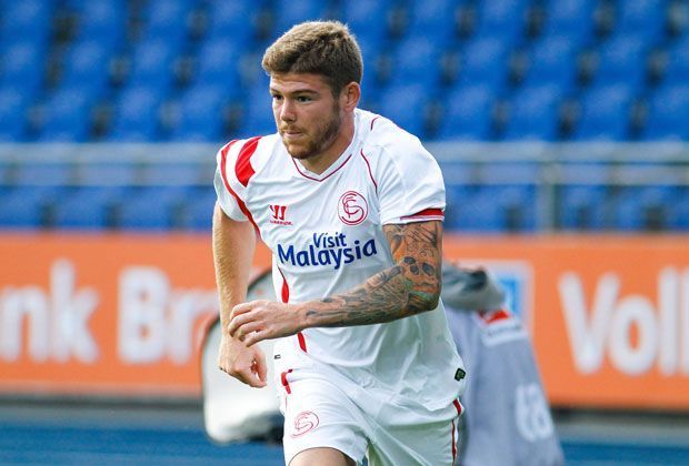 
                <strong>Alberto Moreno (FC Liverpool)</strong><br>
                Der 22-jährige Alberto Moreno gilt als großes Talent im spanischen Fußball. Der Linksverteidiger wurde in der Jugend des FC Sevilla ausgebildet und gab 2011 sein Debüt. Für rund 18 Millionen Euro wechselte Moreno im Sommer zum FC Liverpool.
              