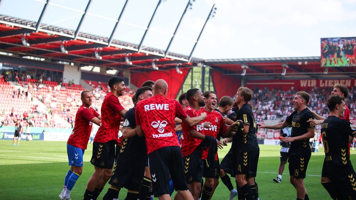 Jubeltraube: Köln feiert das späte 2:1