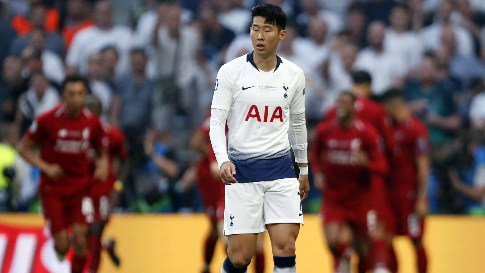 
                <strong>Heung-Min Son (Tottenham Hotspur)</strong><br>
                Auch Son findet seinen Rhythmus nicht, ist bei seinen Pässen zu ungenau oder bei seinen Aktionen nicht zielstrebig genug. Hin und wieder mit einem Lichtblick. Aber eben auch nur hin und wieder. ran-Note: 4
              