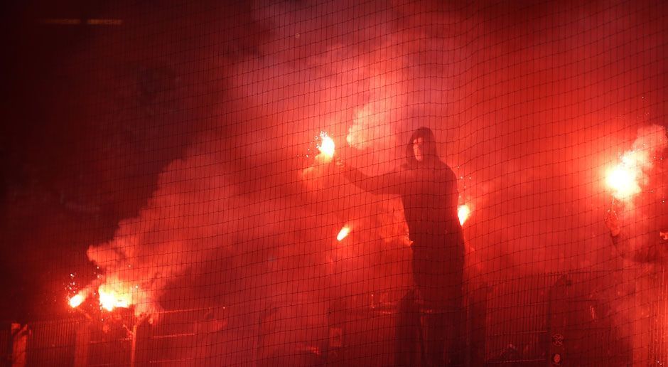 
                <strong>Dunkelheit im Volkspark</strong><br>
                Tiefe Nacht am hellichten Tag im Volksparkstadion.
              