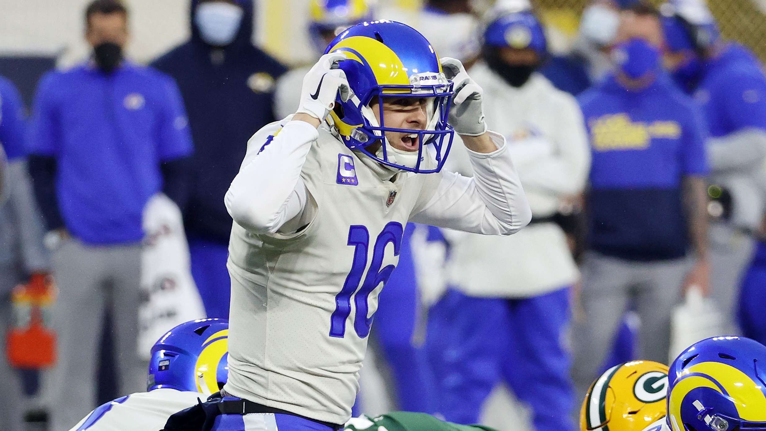 
                <strong>7. Spieltag: Jared Goff gegen die Los Angeles Rams</strong><br>
                Trotz des zwischenzeitlichen Einzug in den Super Bowl in der Saison 2018 endete das Kapitel von Jared Goff bei den Los Angeles Rams unglücklich. Nach dem Playoff-Aus gegen Green Bay wurde Goff zwar nicht zum Alleinschuldigen erklärt, Head Coach Sean McVay deutete jedoch an, dass er sich auch auf der Quarterback-Position ein Upgrade wünscht. Deshalb wurde der Nummer-Eins-Pick von 2016 in der Offseason zusammen mit mehreren Erstrunden-Picks zu den Detroit Lions geschickt. Im Gegenzug verstärkten sich die Rams mit Matthew Stafford. Für Goff wird deshalb das Aufeinandertreffen mit den Rams am 7. Spieltag eine ganz besondere Partie. Für Stafford hingegen trifft das Narrativ eines Revenge-Games eher weniger zu, so war die Trennung von den Lions im Guten und von viel Dankbarkeit geprägt.
              