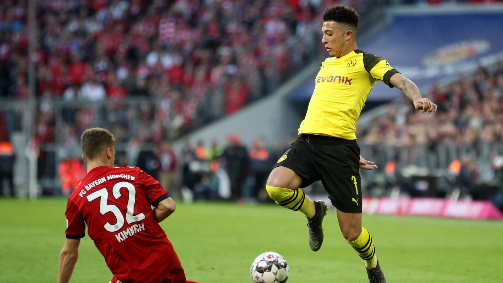 
                <strong>Jadon Sancho (BVB)</strong><br>
                Verstolpert eine gute Möglichkeit (28.), als der BVB in Überzahl die Chance auf den Anschlusstreffer zum 1:2 hat. Muss bedingt durch Piszczeks Probleme mit Gegenspieler Coman häufig tief agieren und den Franzosen decken. Dementsprechend im Offensivspiel der Borussia kaum eingebunden. ran-Note: 4
              