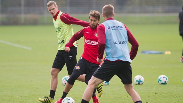 
                <strong>Bayer Leverkusen</strong><br>
                Auch Bayer Leverkusen legt am 2. Januar wieder los. Auf ein Trainingslager im Ausland wird die "Werkself" ebenfalls verzichten.
              