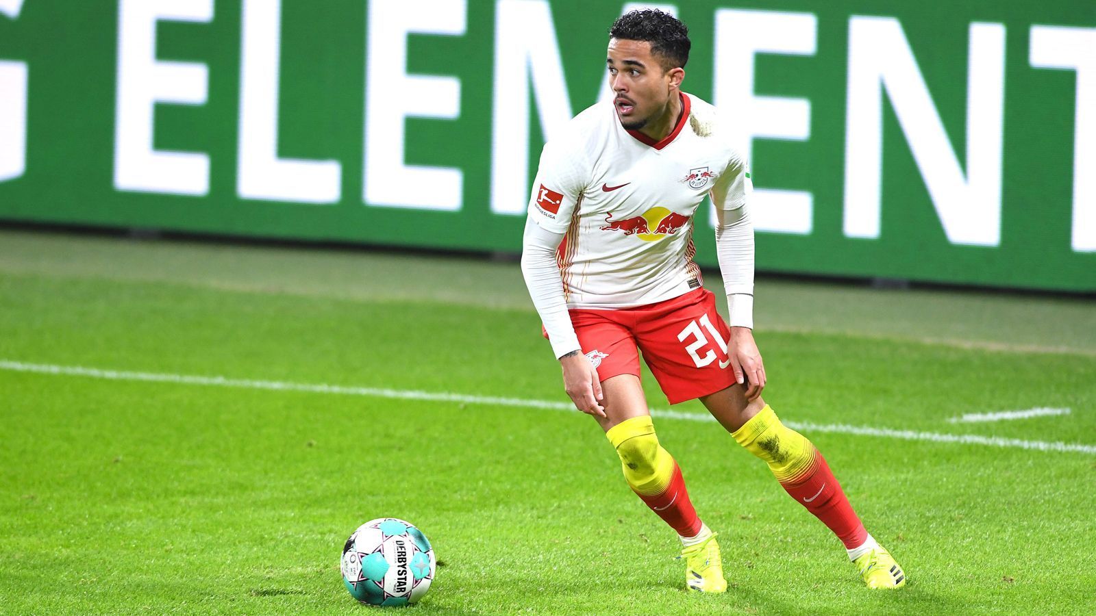 
                <strong>Justin Kluivert (Niederlande)</strong><br>
                Nicht minder vielversprechend sind auch die Ansätze von Justin Kluivert. Der Sohn von der niederländischen Sturm-Legende Patrick Kluivert ist derzeit von der AS Roma nach RB Leipzig ausgeliehen. Dort kommt er auf elf Einsätze in der Bundesliga. Mit der niederländischen U21 setzte sich der 21-Jährige ohne Probleme in der Qualifikation durch und wurde noch vor Portugal Gruppenerster. Kluivert erzielte dabei vier Tore.
              