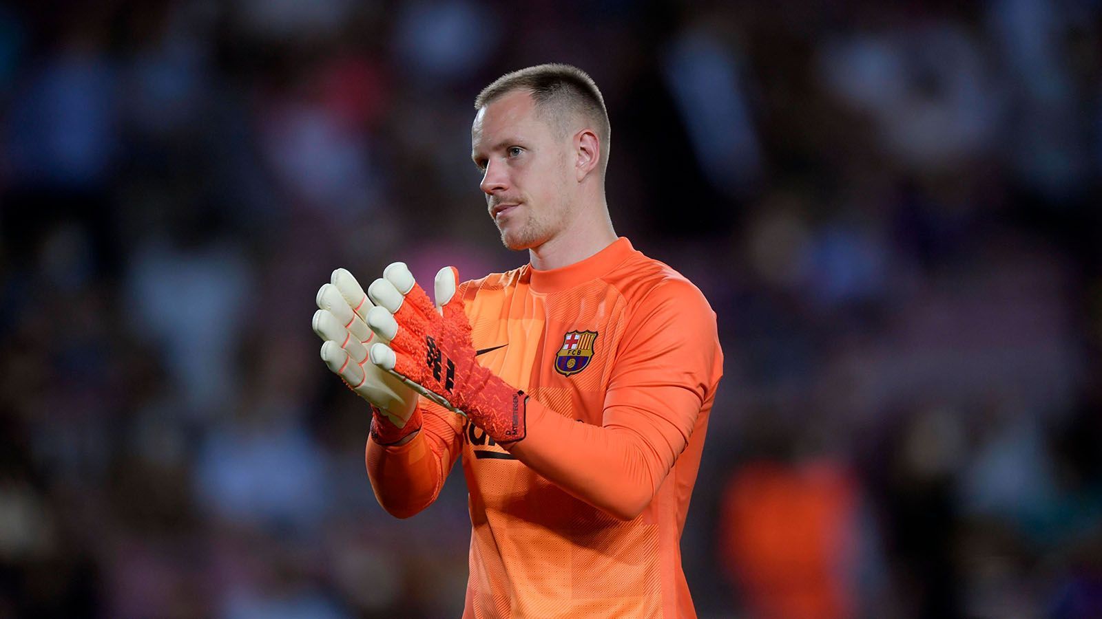 
                <strong>Marc-Andre ter Stegen (FC Barcelona)</strong><br>
                Schwerer Abend für Barcelonas Nummer Eins, der gegen die Bayern gleich drei Mal hinter sich greifen musste. Trotzdem kam ter Stegen am Ende der Partie auf vier Paraden und hatte obendrein noch 50 Ballkontakte. 87 Prozent seiner Pässe kamen beim Mitspieler an. 
              