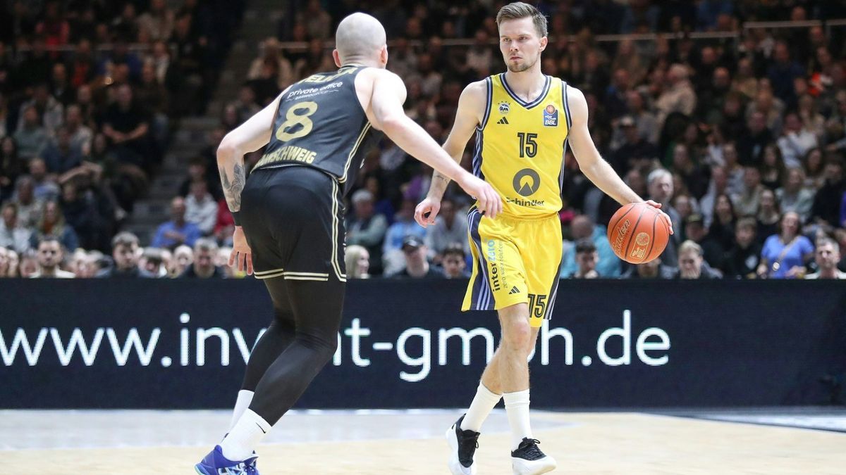 Klarer Sieg für Hermannsson (r.) und Alba
