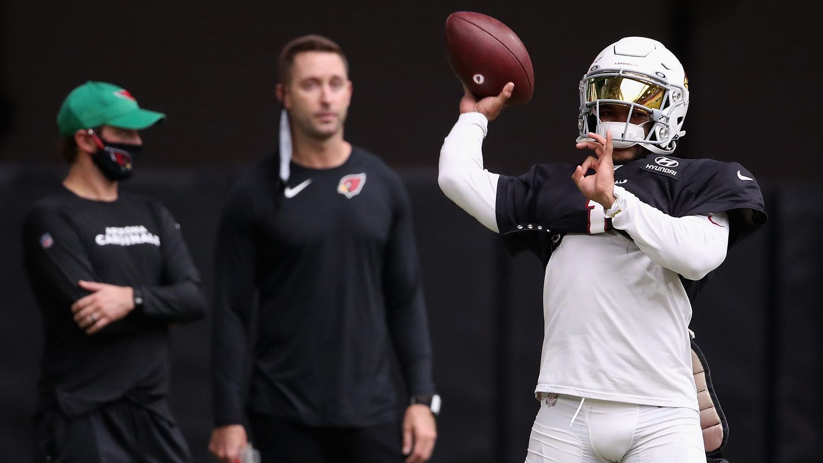 
                <strong>Arizona Cardinals</strong><br>
                Coach im Amt seit: 2019 (Kliff Kingsbury) - Letzte Playoff-Teilnahme: 2015 - Teilnahmen bei Hard Knocks: 0
              