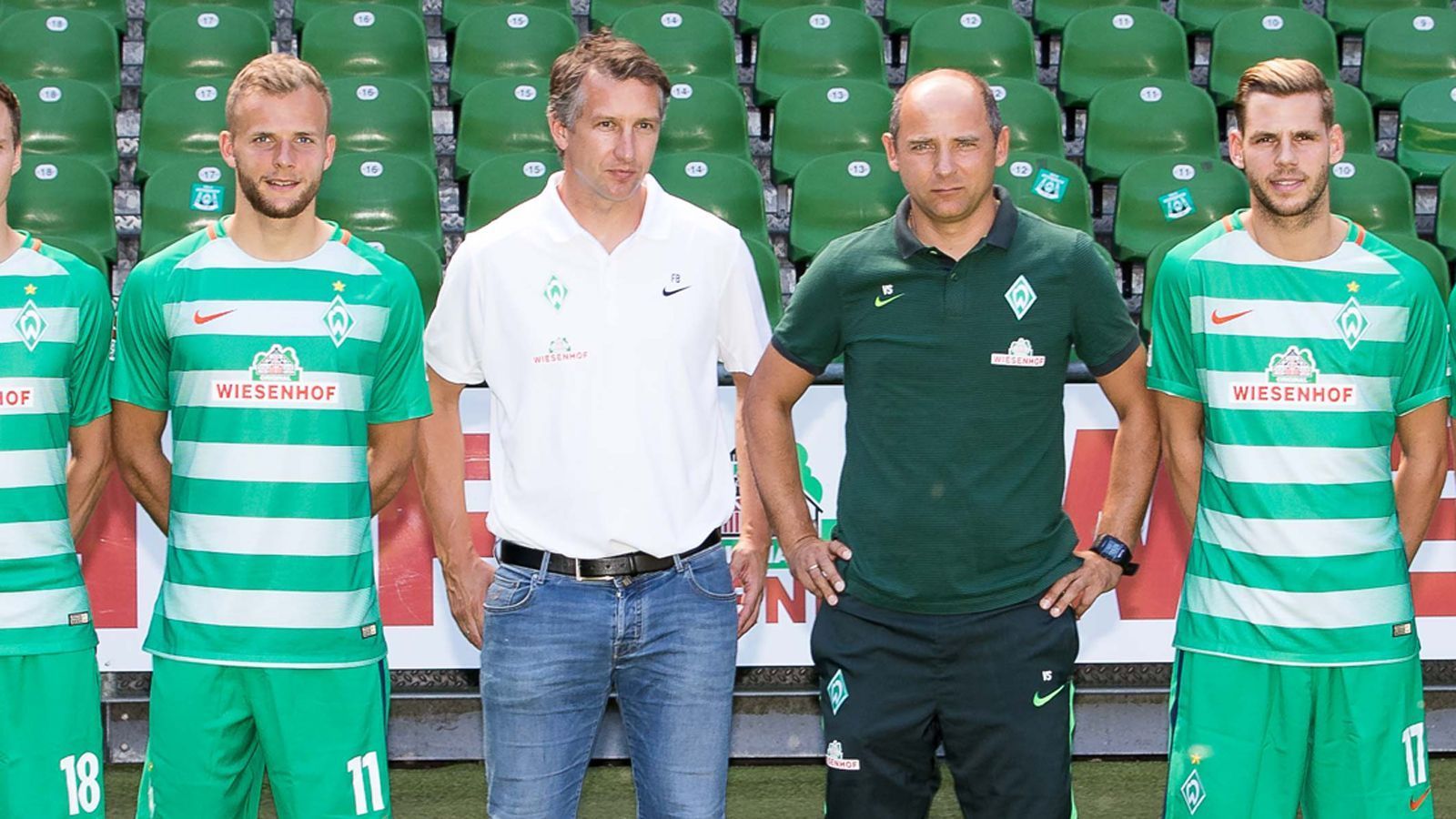 
                <strong>23.05.2016: Frank Baumann wird Manager beim SV Werder Bremen</strong><br>
                Platz acht. Nur neun Punkte auf den vierten Platz (Champions League) und Halbfinale im DFB-Pokal. Der SV Werder Bremen hat sich in den vergangenen Spielzeiten zu einer soliden Bundesliga-Mannschaft gemausert, die attraktiven Fußball spielt. Verdientermaßen wird Trainer Florian Kohfeldt oft als Faktor für den Bremer Erfolg genannt. Doch dabei wird Manager Frank Baumann gerne vergessen. Der heutige Geschäftsführer Sport stieg bei Werder im Sommer 2016 ein. Die Stimmung war mäßig. Zweifel schwangen mit. Kann Baumann das eigentlich? Oder ist er nur ein Ex-Profi, der sich anschließend als Manager versucht? Die Werder-Legende hat bewiesen: sie kann. ran.de zeigt, wie sehr sich Werder unter Baumann in den vergangenen drei Jahren veränderte.
              