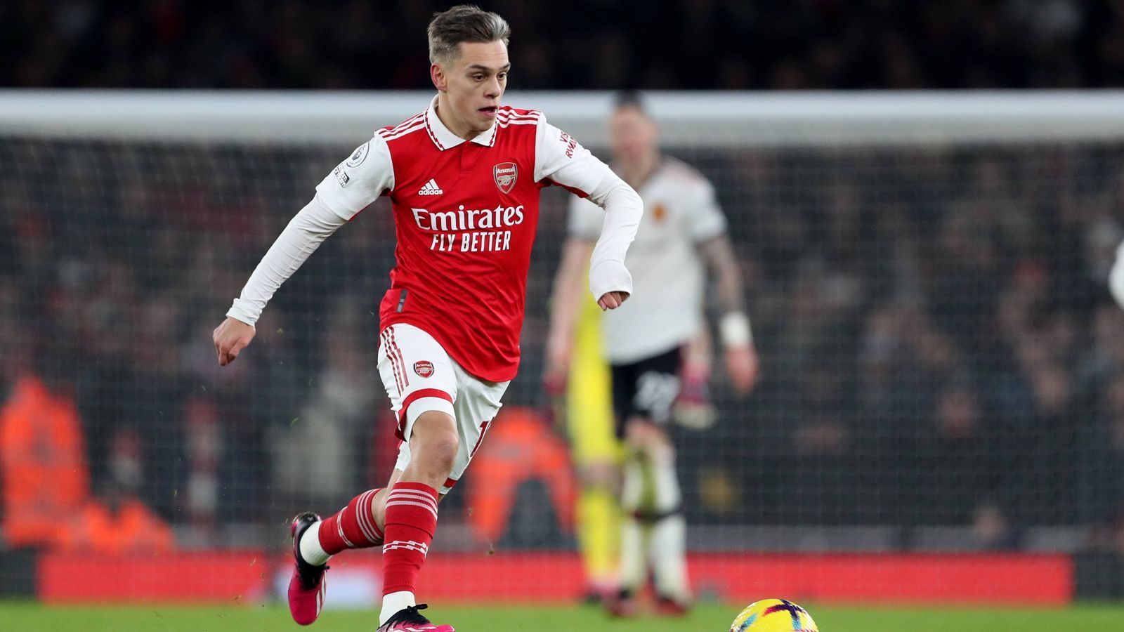 
                <strong>10. Leandro Trossard</strong><br>
                &#x2022; Position: Linksaußen<br>&#x2022; Ablösesumme: 24 Millionen Euro <br>&#x2022; Neuer Verein: FC Arsenal<br>&#x2022; Abgebender Verein: Brighton & Hove Albion<br>&#x2022; Alter: 28 <br>
              