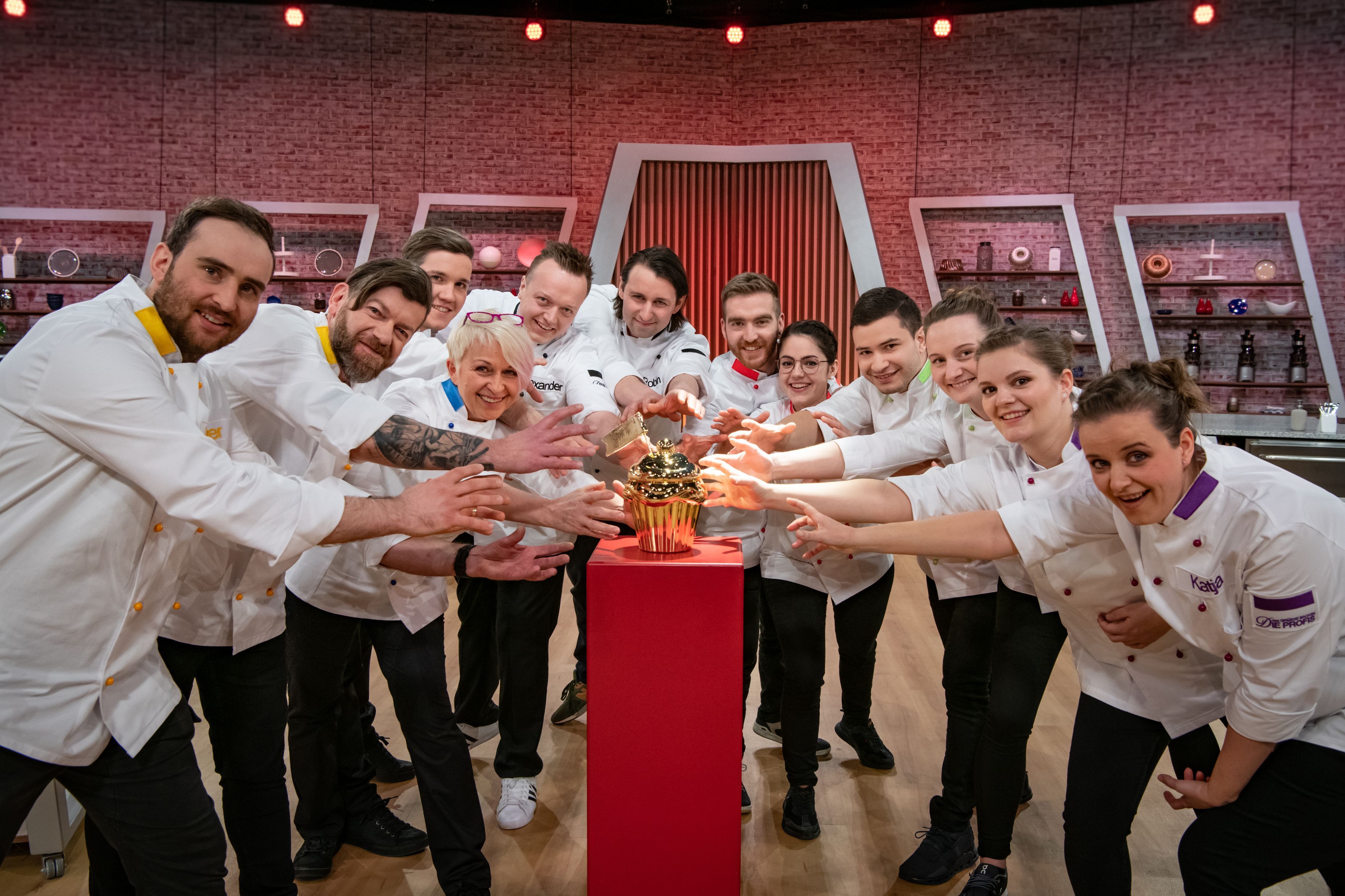 Schock Moment! Torte Reißt! Kandidatin Verzweifelt Im „Das Große Backen – Die Profis“ Finale – Was Jetzt Geschah! - r6mo5f1
