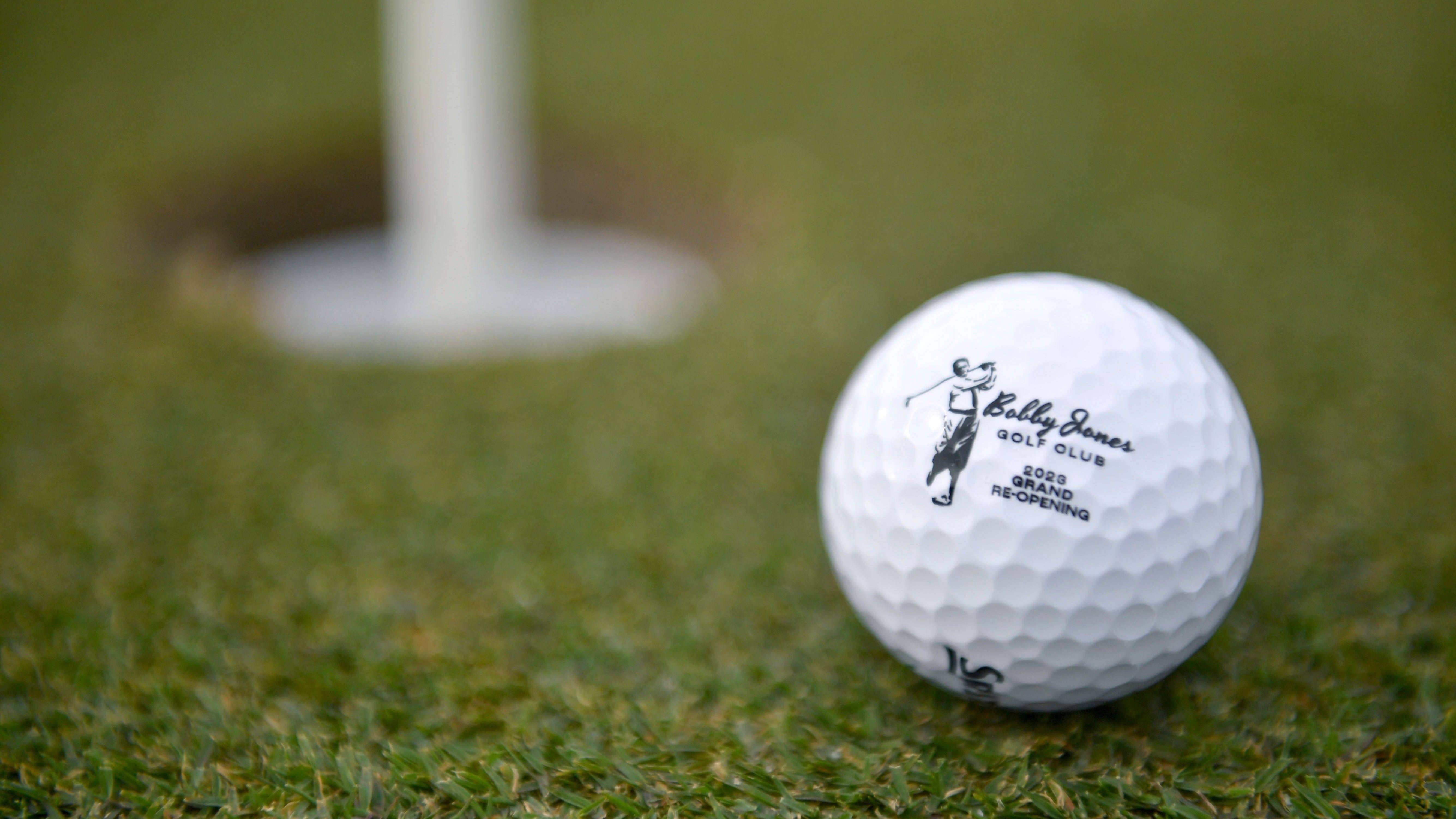 <strong>Closest to the Pin<br></strong>Hierbei ist weniger Football-Talent gefragt. Denn es geht um Golf. Je sechs Spieler müssen den Golfball mit einem Versuch so nah wie möglich ans Loch schlagen. Da Golf ein beliebtes Hobby bei den NFL-Stars ist, könnte dieser Wettbewerb interessant werden.