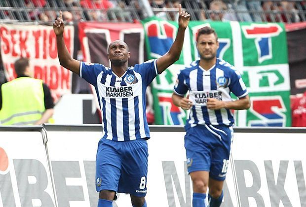 
                <strong>Fan-Eklat nach Nürnberg-Pleite </strong><br>
                Reinhold Yabo kann nach 20 Minuten nachlegen und erhöht auf 2:0. 
              