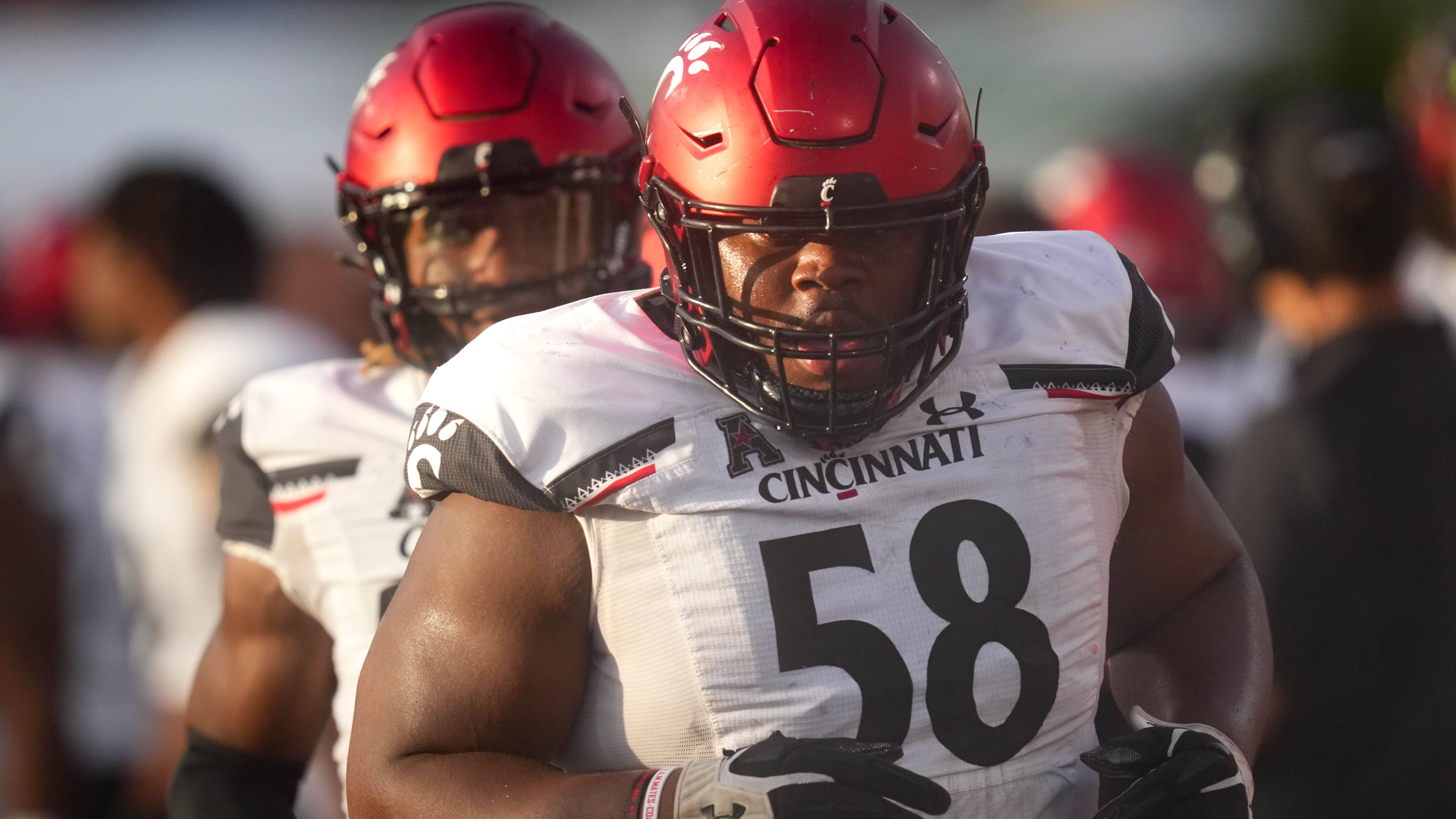 <strong>23. Dontay Corleone (DT, Cincinnati)</strong>&nbsp; &nbsp; &nbsp; &nbsp; &nbsp; &nbsp; &nbsp; &nbsp; &nbsp; &nbsp; &nbsp; &nbsp; &nbsp; &nbsp; &nbsp; &nbsp; &nbsp; &nbsp; &nbsp; &nbsp; &nbsp; &nbsp; &nbsp; &nbsp; &nbsp; &nbsp; &nbsp; &nbsp; &nbsp; &nbsp; &nbsp; &nbsp; &nbsp; &nbsp; &nbsp; &nbsp; &nbsp; Hoffnungsträger in der Defense der Bearcats, ist Dontay Corleone. In der Run-Defense gilt als die Beste im College. Mit einer Steigerung, wird er sich nach ganz oben auf die Liste der NFL-Scouts setzen.