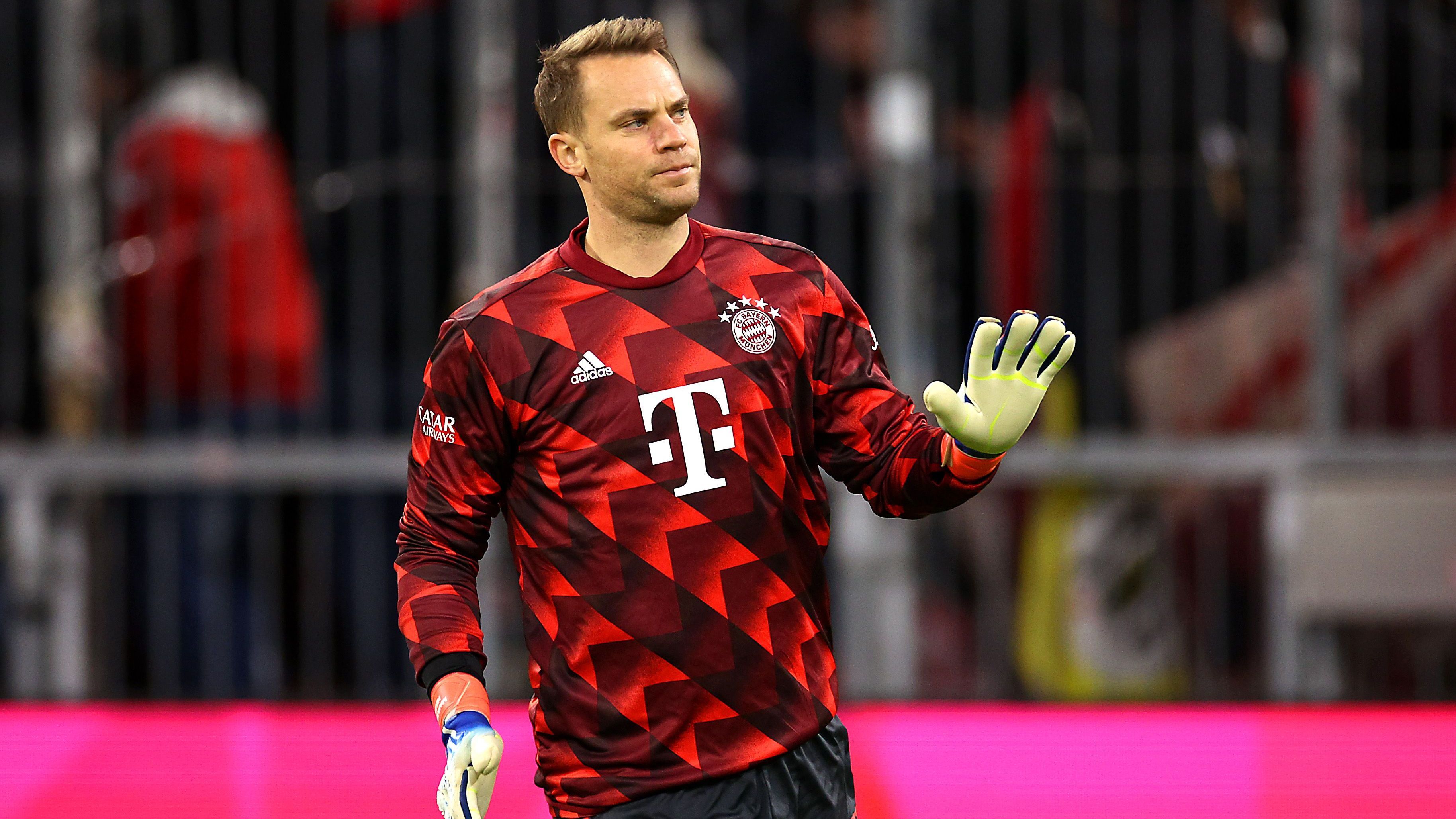 <strong>Manuel Neuer</strong><br>Manuel Neuer arbeitet nach seiner schweren Verletzung an einem baldigen Comeback beim FC Bayern. Nach einem weiteren Eingriff soll der Heilungsverlauf nun recht schnell fortschreiten. "Wir haben grundsätzlich eine gute Nachricht, weil der Eingriff bei Manuel Neuer wirkt. Seine Entwicklung ist extrem positiv", sagte Bayern-Boss Jan-Christian Dreesen zuletzt bei "DAZN".&nbsp;