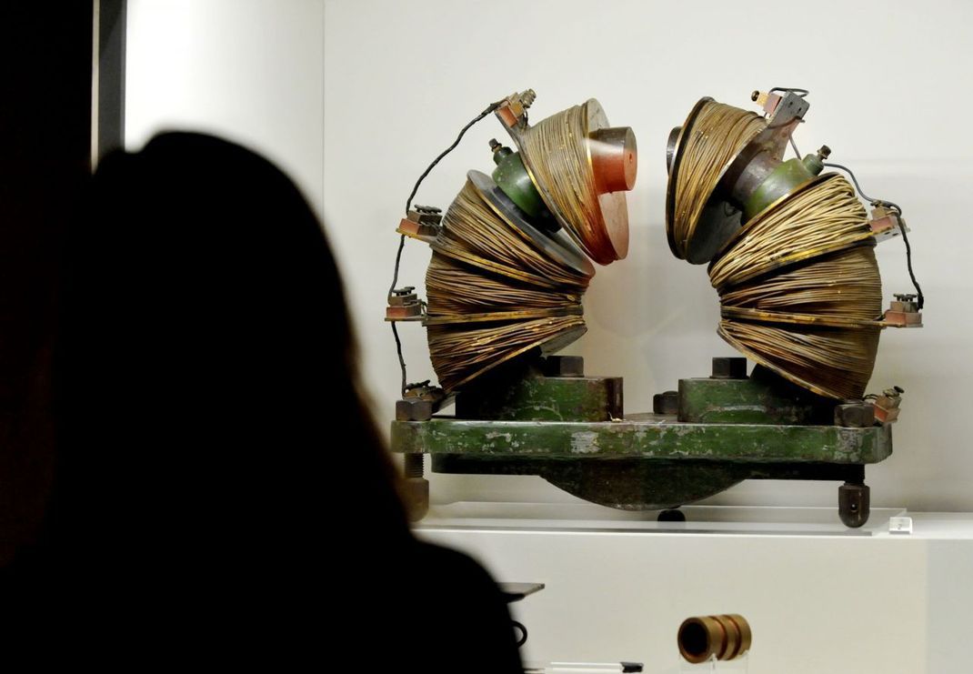 Ein Magnetron, wie er in den 40er-Jahren in Radarsystemen zum Einsatz kam, in einer Ausstellung. Magnetrone bilden auch die Herzstücke von Mikrowellen.
